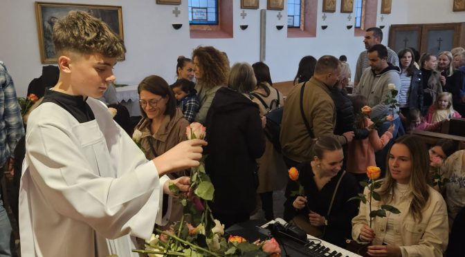 Mala Terezija učiteljica ljubavi, predanja i služenja